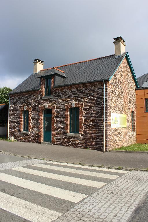 École publique de garçons et maison de l'instituteur, rue du Point du Jour (Laillé)