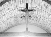 Poutre de gloire : Christ en croix, chapelle de la Trinité (Cléguérec)