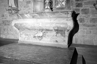 Autel (maître-autel, autel tombeau), chapelle Sainte-Christine (Glomel)