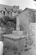 Croix de chemin, Locmiquel, rue de l'Eglise (Île-aux-Moines)