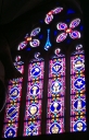Verrière figurée décorative de la baie 19 : Symboles de la Passion, litanies de la Vierge, symboles de l'Eucharistie