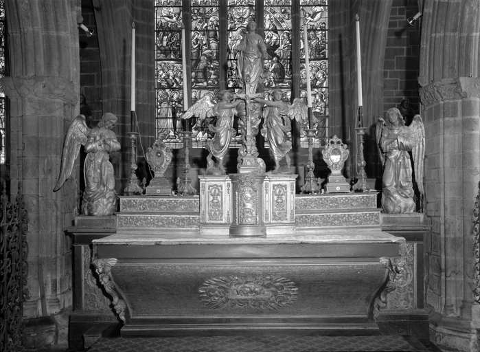 Autel, tabernacle, gradins d'autel (2) (maître-autel, autel tombeau), dit de Notre-Dame de Roscudon, église paroissiale Notre-Dame-de-Roscudon (Pont-Croix)
