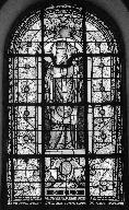 Ensemble de deux verrières à personnages de la baie 7 : Saint Éloi, et de la baie 8 : Sainte Marguerite d'Antioche, église paroissiale Saint-Pierre (Plougar)