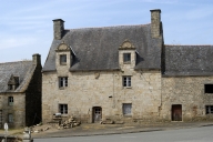 Maison 1, place Ernest Lemoine (Bieuzy fusionnée en Pluméliau-Bieuzy en 2019)