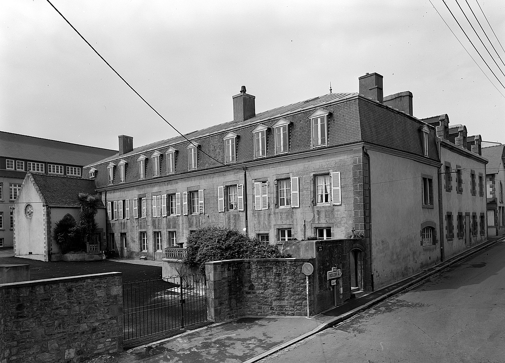 Demeure dite Ecole Notre-Dame de la Charité, 33, 39 rue Batz (Saint-Pol-de-Léon)