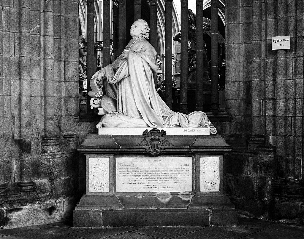 Tombeau : de monseigneur de la Marche, cathédrale de Saint-Paul-Aurélien (Saint-Pol-de-Léon)