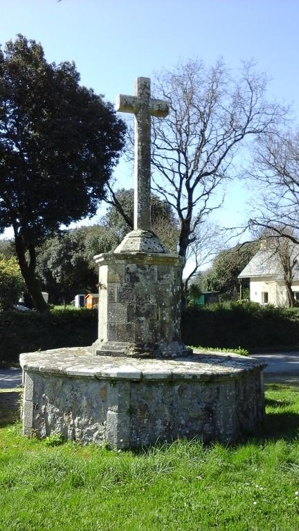Croix monumentale, au sud de Bénance (Sarzeau)