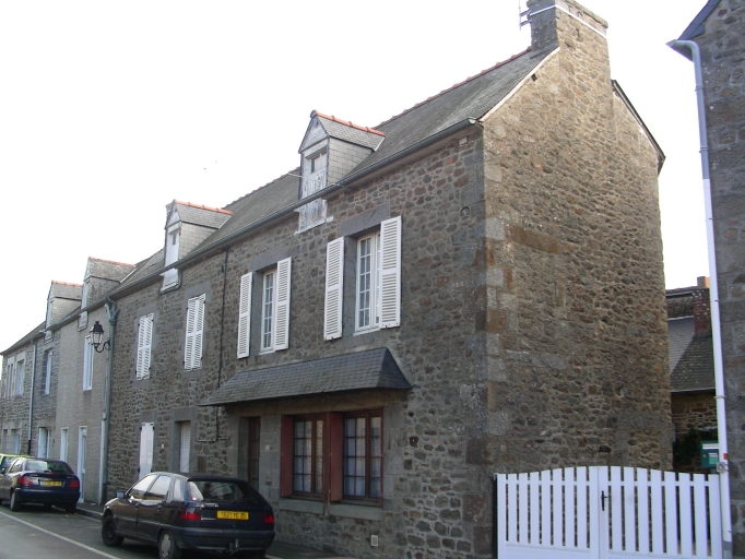 Alignement de maisons, 2 rue des Moulins (Miniac-Morvan)