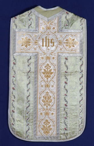 Ornement vert 2 : chasuble, bourse de corporal, étole, manipule, voile de calice