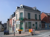 Immeuble, place des Gâtes ;  rue Francis Guérault (Châteaugiron)