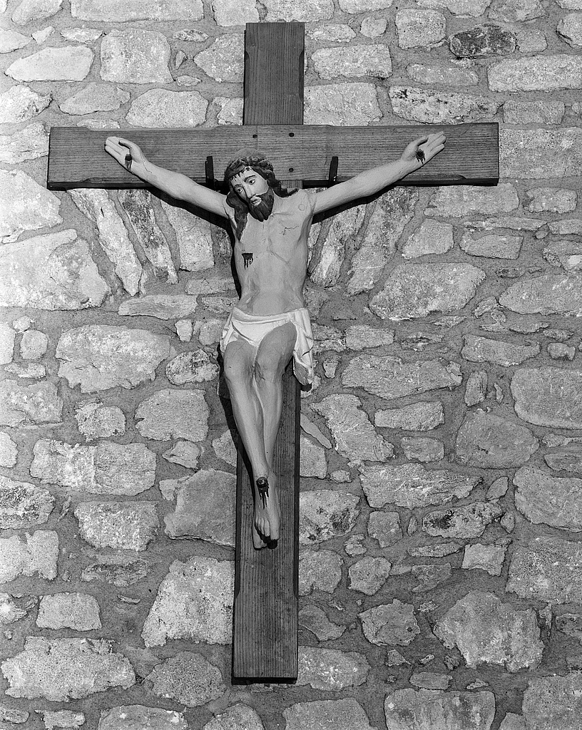 Croix : Christ en croix, chapelle Saint-Maur (Sarzeau)