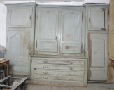 Meubles de sacristie : chasublier, armoires