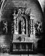 Autel, retable, tabernacle, statue, gradins d'autel (2) (autel secondaire, autel tombeau, retable architecturé) : de Notre-Dame du Mont Carmel, cathédrale de Saint-Paul-Aurélien (Saint-Pol-de-Léon)