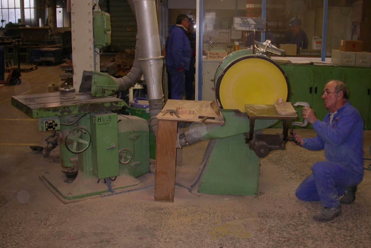 Machine à polir (lapidaire)