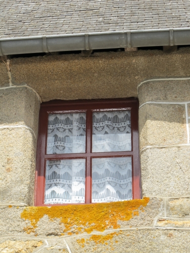 Maison, le Rocher Jean (Saint-Étienne-en-Coglès fusionnée en Maen Roch en 2017)