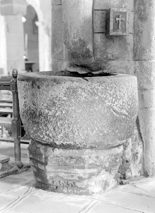 Bénitier (d'applique), église paroissiale Saint-Pierre (Ploërdut)