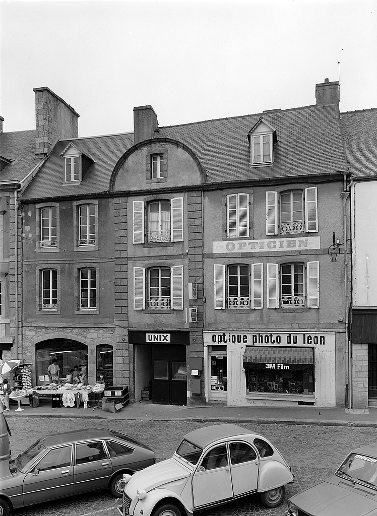 Maison, 4, 6 place Alain Budes de Guebriant (Saint-Pol-de-Léon)