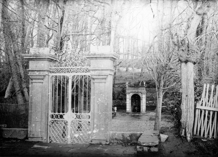 Fontaine de dévotion Notre-Dame de Roscudon dite "Feunteun An Itron Maria" (Pont-Croix)