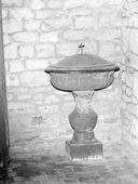 Fonts baptismaux (cuve baptismale à infusion), église paroissiale Saint-Tugdual (Grand-Champ)