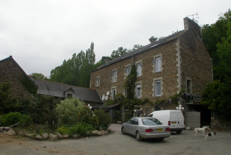 Minoterie dite moulin Godot, actuellement immeuble à logements, RD 32 (Plouha)