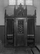 Confessionnal (2), style néo-gothique, église paroissiale Saint-Nicolas (La Dominelais)