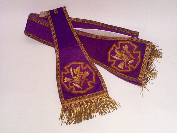 Ornement violet 2 : étole, manipule