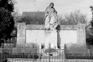 Monument aux Morts, Place de la Victoire (Bain-de-Bretagne)