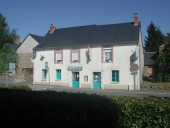 Maison à boutique, actuellement épicerie et café, 20 rue de la Liberté (Québriac)