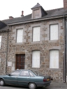 Maison, 7 place de l'église (Hédé fusionnée avec Bazouges-sous-Hédé pour former la commune de Hédé-Bazouges en 2009)