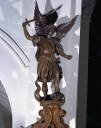 Statue : saint Michel terrassant le dragon