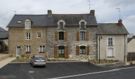 Alignement de maisons, 7-9 place de l'Eglise (Nouvoitou)