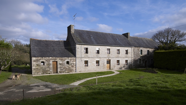 Ensemble composé de 2 logis en alignement à Keravéo (Loguivy-Plougras)