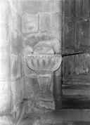 Bénitier (encastré), église paroissiale Saint-Jean-Baptiste (Plourac'h)