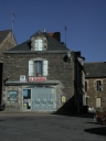 Maisons, place de l'Eglise (Guipry fusionnée en Guipry-Messac en 2016)