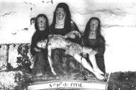 Groupe sculpté : Vierge de Pitié, dit Notre-Dame de Pitié, église paroissiale Saint-Laurent (Maël-Pestivien)