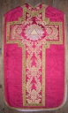 Ornement rouge 1 : chasuble, étole, voile de calice et bourse de corporal