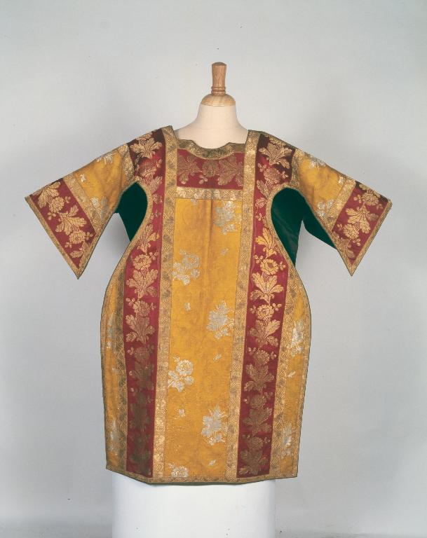 Ensemble de deux dalmatiques, basilique Notre-Dame-du-Roncier (Josselin)