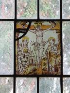 Verrière : Christ en croix, chapelle Saint-Nicolas (Lignol)