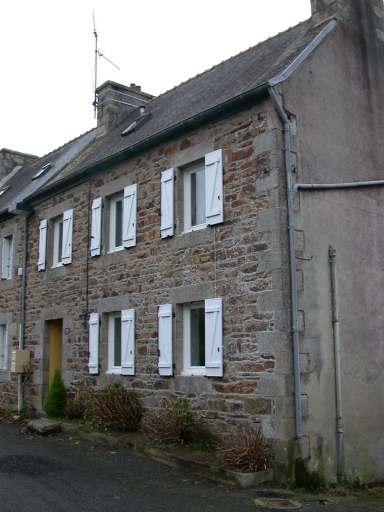 Logis, 15 rue de l'Eglise (Saint-Quay-Perros)