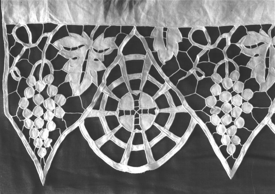 Nappe d'autel, église Notre-Dame, Coët Bugat (Guégon)