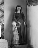 Groupe sculpté (petite nature) : Louise de Marillac avec une petite fille à son côté., église paroissiale du Sacré-Coeur (Saint-Judoce)