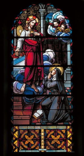 Verrière à personnages de la baie 4 : Apparition du Sacré Coeur à sainte Marie-Madeleine (Guipry fusionnée en Guipry-Messac en 2016)