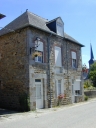Maison et magasin de commerce, rue de la Tourelle (Saint-Léger-des-Prés)