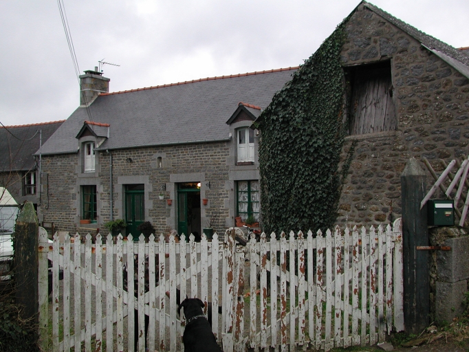 Ferme, actuellement maison, le Rocher Abraham (Saint-Pierre-de-Plesguen fusionnée en Mesnil-Roc'h en 2019)