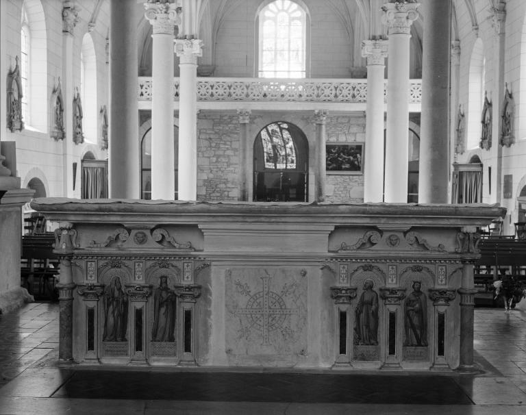Autel (maître-autel), église paroissiale Saint-Saturnin (Sarzeau)