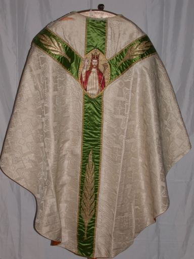 Ornement blanc 5 : chasuble, voile de calice