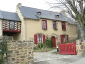 Maison, 4 place de l'église (La Baussaine)
