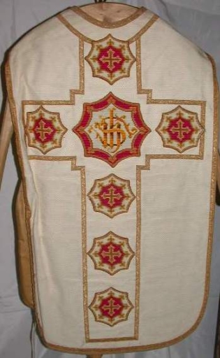 Ornement blanc 3 : chasuble, étole, manipule, voile de calice