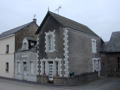 Ancien café, rue de Mairie (Eancé)