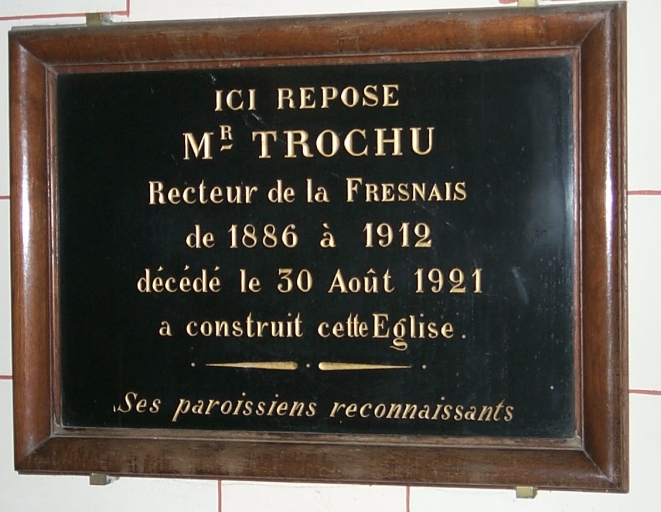 Plaque commémorative et dalle funéraire de l'abbé Trochu
